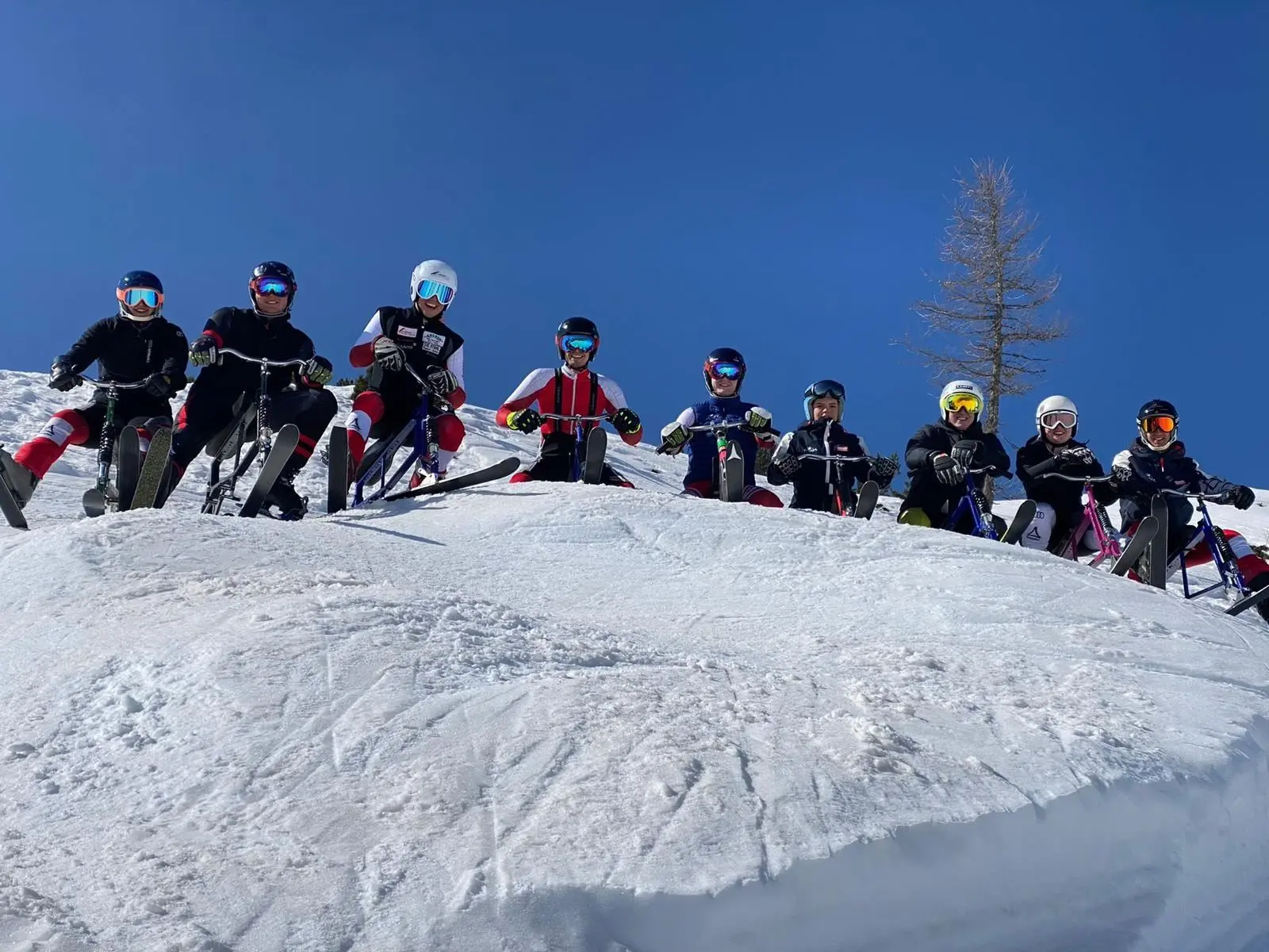 Schibob-Sportlerinnen und Sportler beim gemeinsamen Training in Kleinlobming