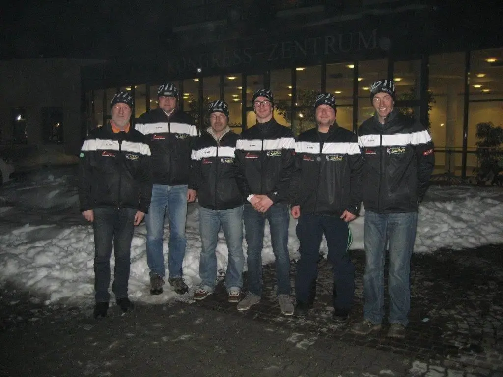 Mitglieder des SBC Haus mit ihren Schibobs im Skigebiet